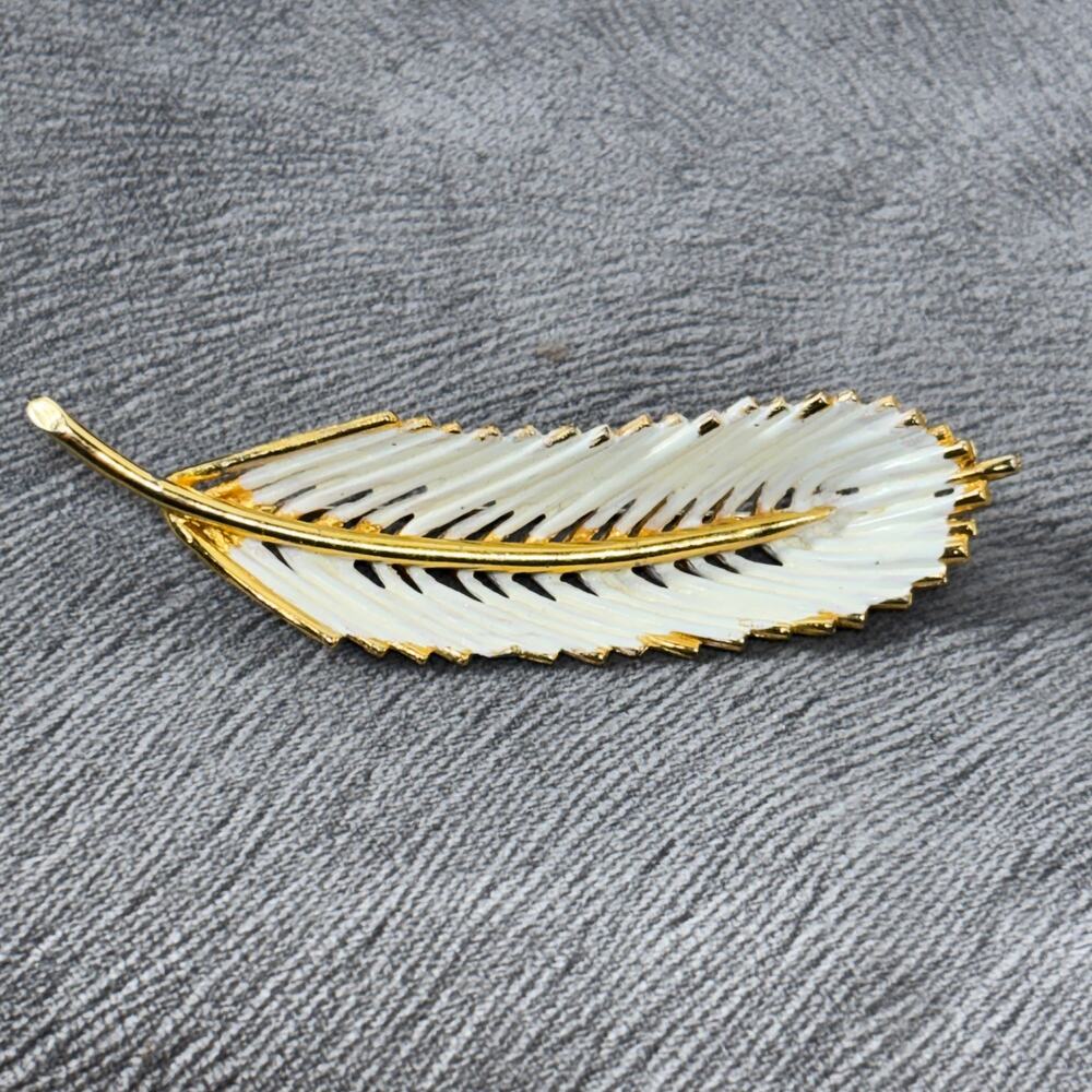 Signed BSK Vintage Cut Out Feather Brooch Pin 3.5" Gold Tone & White Enamel